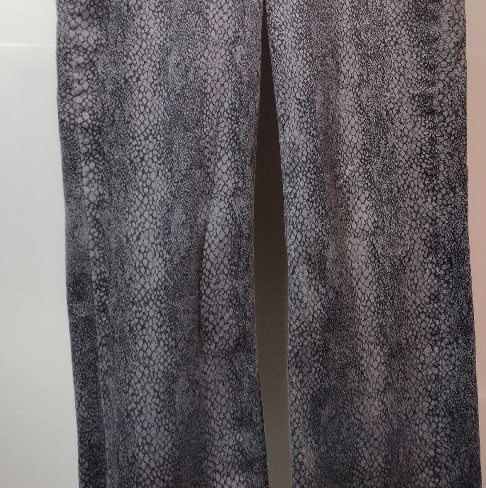 Jones New York Lexington Straight Leg Snakeskin Jeans l Missy Size 10 - Picture 5 of 8